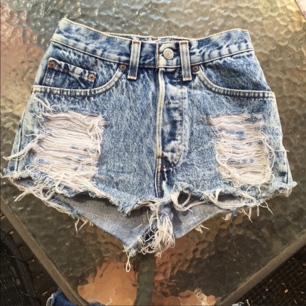 Distressed Acid Wash Denim Vintage Levi’s High Waisted Jean Shorts 23/24